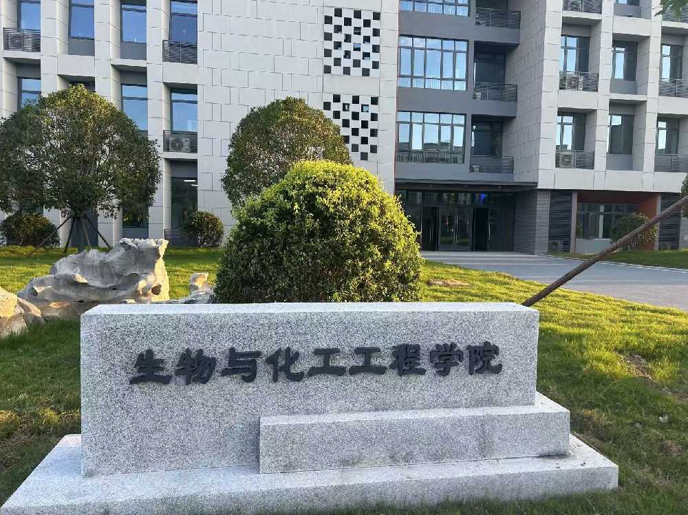 囊谦县扬州职业大学体育场高杆灯项目